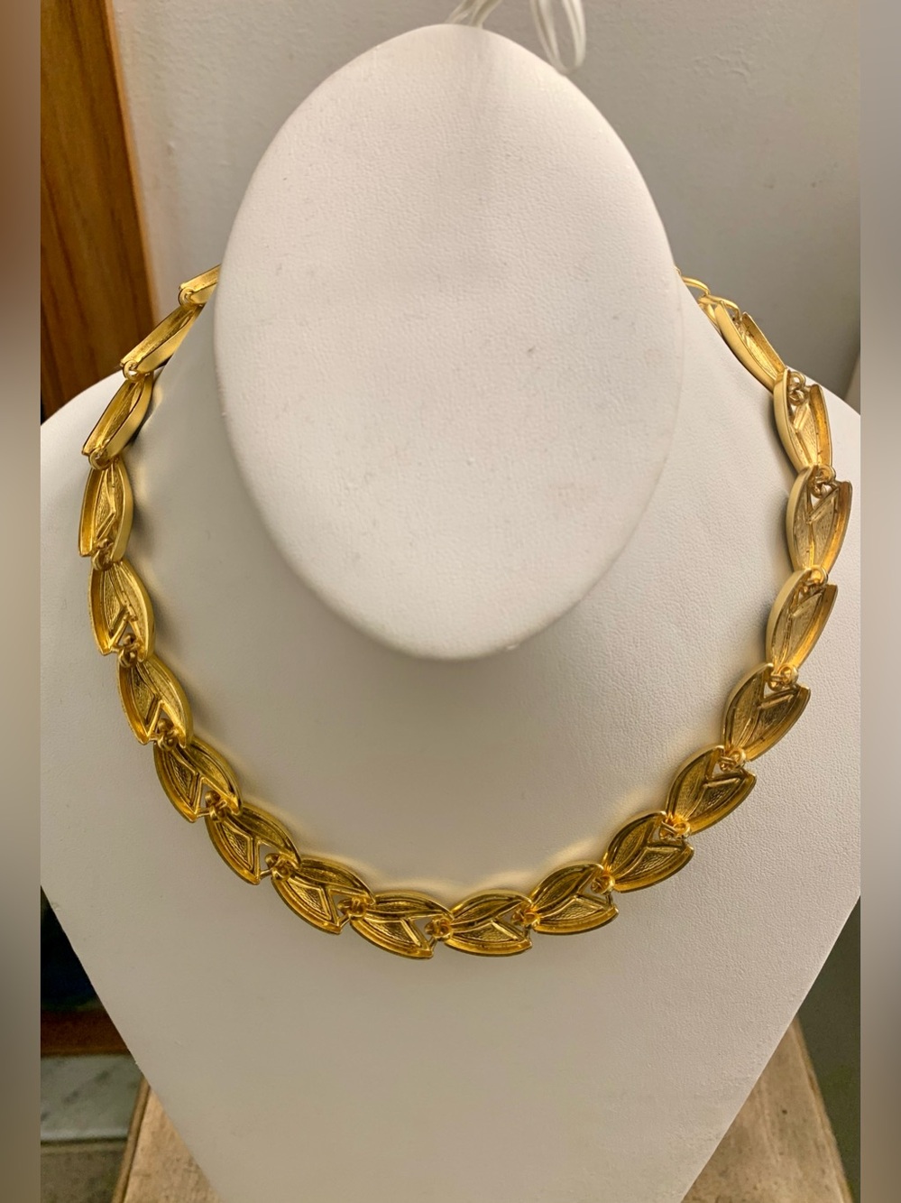 Gold and Black Leaf Link Necklace - Women Jewelry - Picture 4 of 5
